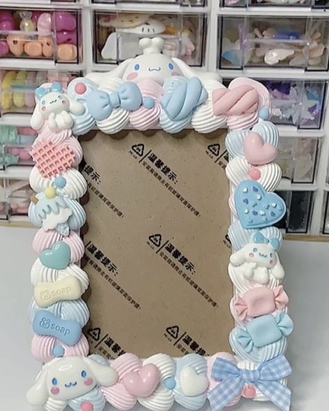 Toploader Deco Ideas Cream, Decoden Photo Frame, Decoden Toploader Kpop, Decoden Toploader Ideas, Decoden Picture Frame, Clay Frame Diy, Decoden Frame, Decoden Mirror, Decoden Toploader