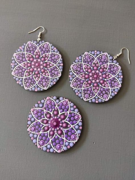 Dotting Painting, Painted Wood Jewelry, Jewelry Painting, Mandala Book, Mandala Jewelry, Mandala Earrings, Mandala Art Therapy, Hand Painted Earrings, Mandala Artwork