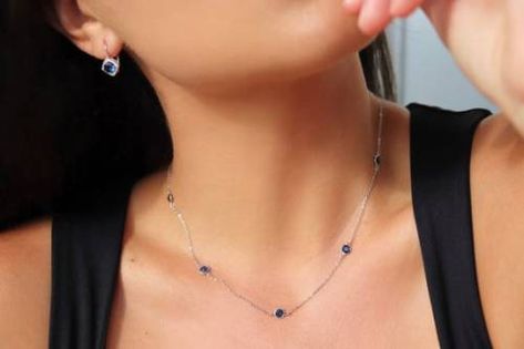 Safire Jewelry, Sapphire Necklace Simple, Saphire Jewelry, Lehenga Red, Simple Silver Jewelry, Blue Sapphire Necklace, Silver Jewelry Necklace, Jewelry Simple, Gold Jewelry Simple