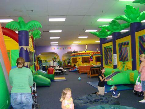 Froggs Bounce House Fountain Valley, CA Indoor Bounce House Business, House Fountain, Indoor Bounce House, Birthday Venues, Bounce Houses, Playground Ideas, Kids Indoor Playground, Bouncy House, Indoor Play Areas