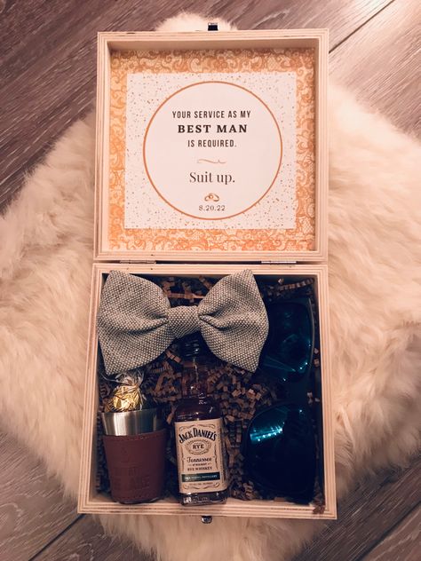 Best Man Proposal Box Ideas, Groom Boxes, Best Man Proposal Ideas, Groomsmen Presents, Groom Box, Groomsmen Boxes, Rustic Groom, Best Man Proposal, Groomsmen Invitation