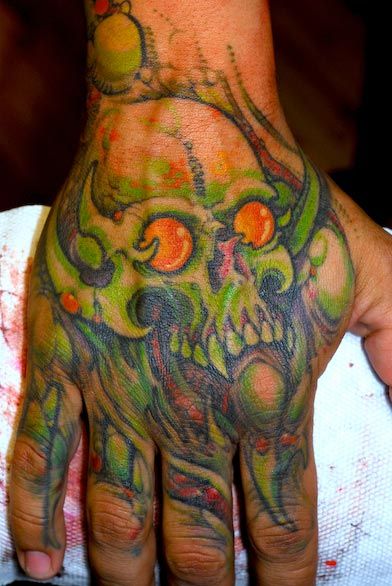 Grime tattoo Grime Tattoo, Monster Tattoo, Weird Tattoos, The Skull, Skull Tattoos, Night Art, Body Modifications, Visual Arts, Hand Tattoos