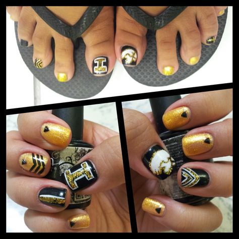 Iowa Hawkeyes...@Whitney Gaylord Iowa Hawkeye Nail Designs, Iowa Hawkeye Nails, Hawkeye Nails, Hawkeye Christmas, Sports Nail Art, Modern French Manicure, College Nails, Iowa Football, Sports Nails