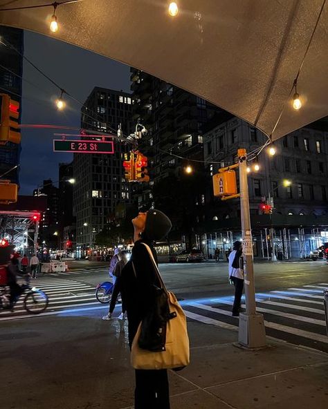 Nyc Girls Trip, Nyc Girl Aesthetic, City Skyline At Night, High Fashion Photoshoot, Nyc At Night, French Girl Aesthetic, Nyc Night, Skyline At Night, Night High