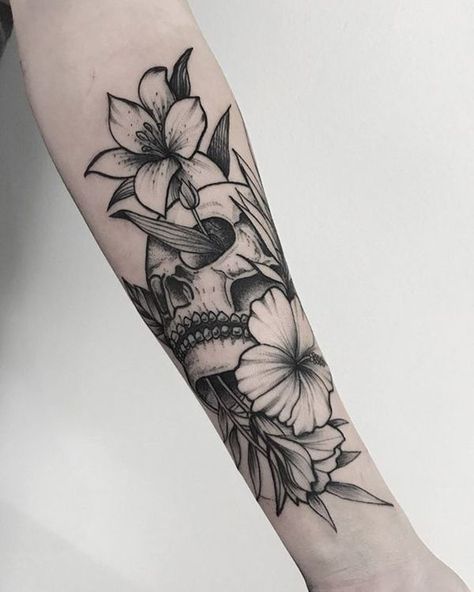 Black and White Simple Floral Design Feminine Horror, Traditional Viking Tattoos, Unique Half Sleeve Tattoos, Lower Arm Tattoos, Mangas Tattoo, 42 Tattoo, Cool Half Sleeve Tattoos, Skull Sleeve Tattoos, Tattoos For Women Half Sleeve