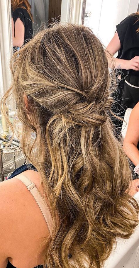 Messy half up half down hairstyle Cute hairstyle that many people love is a half up, half down style. This hairstyle is a stylish... Down Bun, Hairstyle Casual, Half Up Hairstyles, Fade Haircut Designs, Textured Updo, Hairstyle Cute, Bangs Curtain, Half Up Half Down Hairstyle, Knot Tutorial