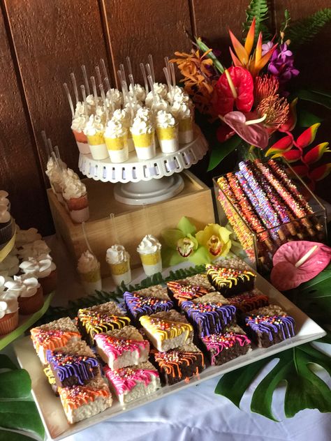 Tropical Dessert Table, Luau Party Desserts, Tropical Sweet 16, Luau Desserts, Summer Dessert Table, Sweets Table Ideas, Hawaiian Desserts, Tropical Desserts, Dessert Table Birthday