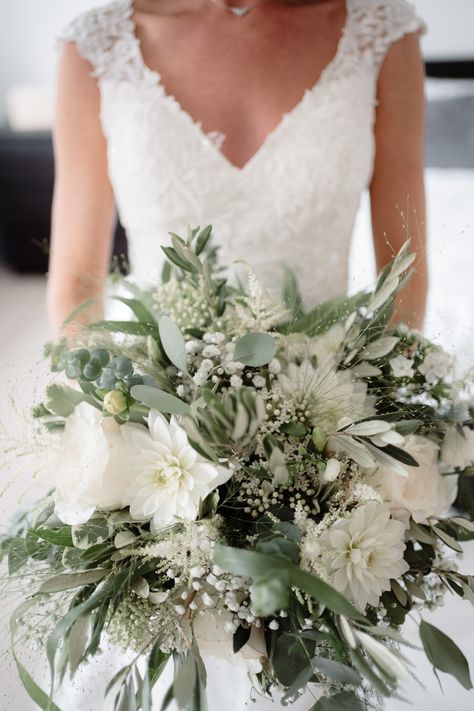 Bridal boutique with olive leaves, white roses and gip White And Green Wedding Bouquet, White And Green Wedding, Olive Green Weddings, Green Wedding Bouquet, Mediterranean Wedding, Corporate Flowers, Olive Leaves, Green Bouquet, White Wedding Flowers