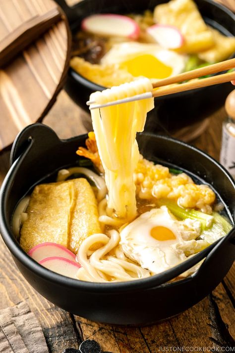 Nabeyaki Udon Recipe, Nabeyaki Udon, Tempura Udon, Tempura Recipe, Deep Fried Tofu, Dashi Broth, Easy Japanese Recipes, Crispy Shrimp, Shrimp Tempura