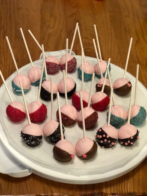 Lingerie cake pops Bra cake pops Lingerie Cake, Bachelor Party Cakes, Bra Cake, Ugly Cakes, Cake Pop Designs, Pop Cakes, Cake Pop Decorating, Cake Pop Recipe, Bachelor/bachelorette Party