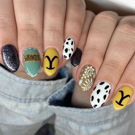 Jaisha Runolfson on Instagram: “Yellowstone nails! Who else is obsessed with @yellowstone like my cute client?🐮💛🤠 •Yellow @filesbyless “Boho” •Blue @filesbyless “Mantra”…” Yellowstone Nails, Country Nail Designs, Western Nail Art, Country Acrylic Nails, Rodeo Nails, Mix Match Nails, Summer Nail Art Designs, Cowboy Nails, Camo Nails