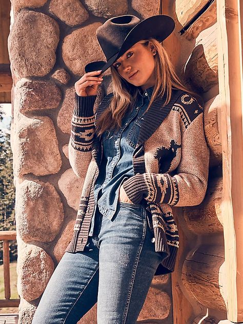 Women's Wrangler Retro® Desert Cardigan Country Boho Fashion, Vintage Southwestern Fashion, Yellowstone Female Outfits, Comfortable Feminine Outfits, 90s Cowgirl Fashion, Fancy Cowgirl Outfits, Western Women Outfits, Rodeo Outfits For Women Western, Outdoor Style Women