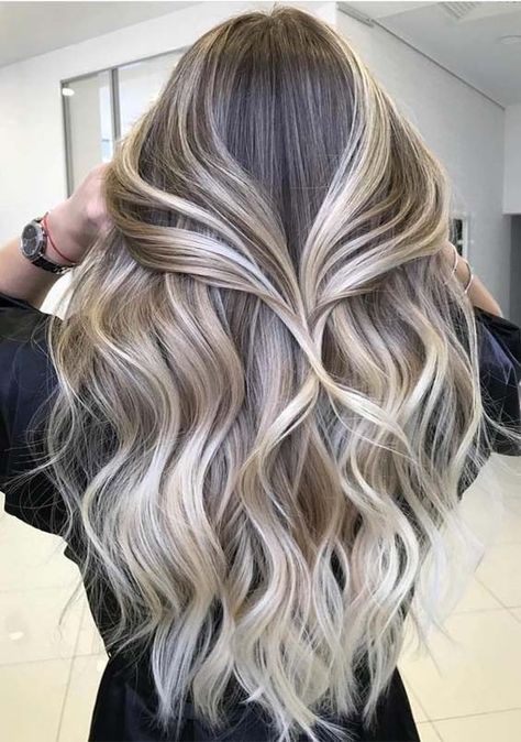 12 Pruebas de que el rubio ‘toasted coconut’ es la mejor tendencia del verano | OkChicas Toasted Coconut Hair, Coconut Hair, Long To Short Hair, Silver Hair Color, Long Hair Color, Balayage Hair Blonde, Blonde Hair Looks, Brown Blonde Hair, Hair Color Balayage