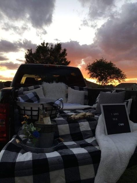 Outdoor Event Ideas, Truck Bed Date, Dream Dates, Activities For All Ages, The Perfect Date, Cute Date Ideas, Movie Night Party, Dream Date, Romantic Date Ideas