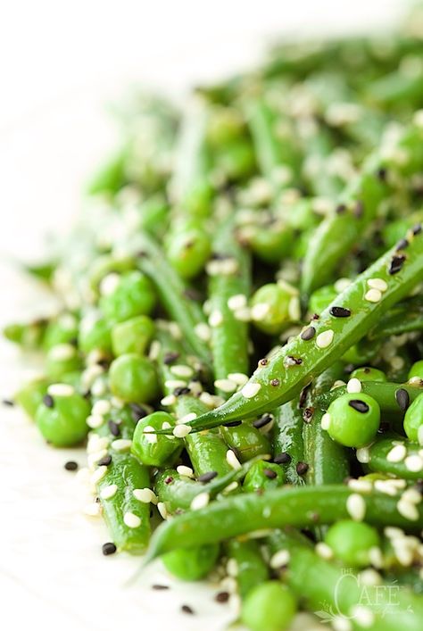 This delicious Asian-inspired Sesame Ginger Green Bean Salad is definitely a high achiever in the make-ahead category; a 5 minute prep at serving time!! Salad Thanksgiving, Ginger Green Beans, Green Bean Salad, Mapo Tofu, Green Bean Salads, Sesame Ginger, Bean Salad, Green Bean, Vegetable Sides