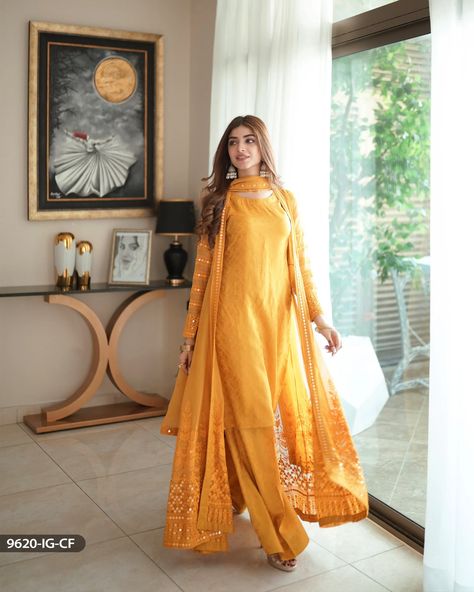 Kinza Hashmi Dresses, Western Style Dresses, Kinza Hashmi, Haldi Outfit, Summer Prints Fashion, Celebrity Closet, Eid Outfit, Pakistani Celebrities, Eid Ul Fitr