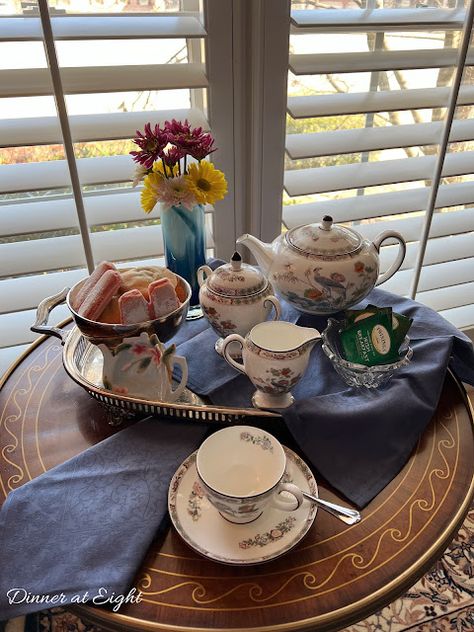 Serving Tea Tray Ideas, How To Set A Tea Table, Tea Tray Display, Table Setting Etiquette, Tea Serving Tray, Tea Table Settings, Culinary Lessons, Table Presentation, Rose Cookies