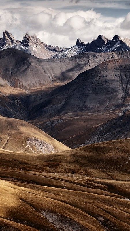 Brown Nature Wallpaper, Nature Wallpaper Iphone, Brown Nature, Wild Weather, Night Court, Spring Wallpaper, Beautiful Places In The World, Nature Aesthetic, Mountain Landscape