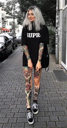 Summer Grunge Outfits, Grunge Looks, Look Grunge, Bridget Bardot, Fishnet Socks, Tattoed Girls, Grunge Look, Tattoo Life, 문신 디자인