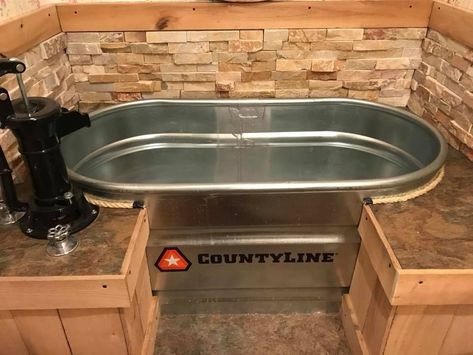 Stock Tank Bathtub Diy, Stock Tank Bathtub, Trough Bathtub, Bathtub Diy, Rustic Remodel, Bathroom Rustic, Rustic Bathroom Designs, Decor Ikea, Country Bathroom