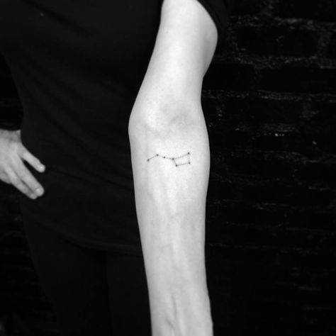 Big Dipper Tattoo Minimalist, Ursa Major Tattoo, Little Dipper Tattoo, Astronomy Tattoos, Big Dipper Tattoo, Dipper Tattoo, Beer Tattoos, Astronomy Tattoo, Circle Tattoos