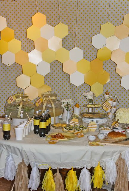 BRIDAL SHOWER:: Love the back drop .. looks like honey comb! Jewelry Merchandising, Parents To Bee, Bee Birthday Theme, Bride To Bee, Honey Bee Theme, Honey Bee Baby Shower, Bee Theme Party, Bee Birthday Party, Mommy To Bee