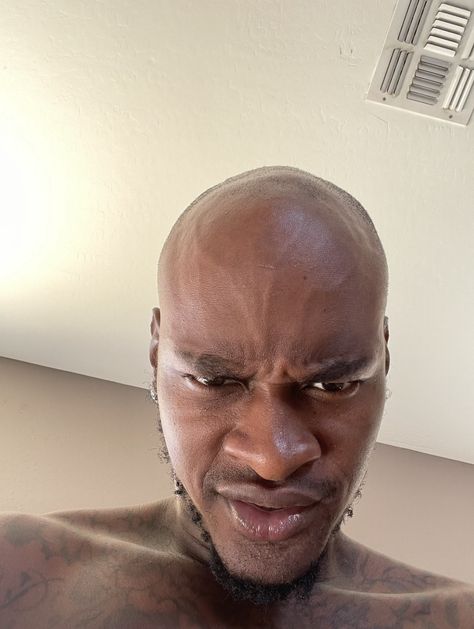 #solluminati Funny Black Man Pictures, Eye Brow Raise Reaction Pic, Big Ahh Forehead, Big Forehead Pfp, Troll Pfp, Funny Selfies, Swag Pics, Current Mood Meme, Big Forehead