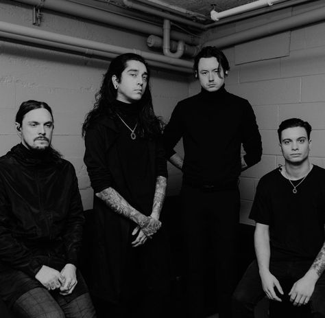 Bad Omens Photoshoot, Bad Omens Black And White, Lorna Shore Tattoo Ideas, Bad Omens Band Wallpaper, Bad Omens Band, Noah Video, Gibson Explorer, Band Photoshoot, Noah Sebastian