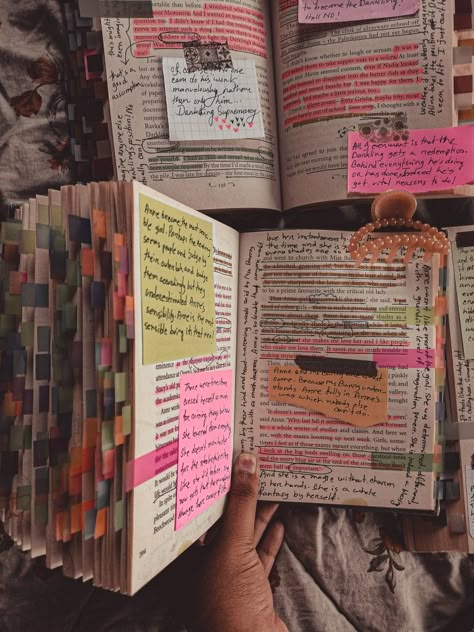 Annotating Books Guide, Book Annotation Tips, Annotating Books, Annotated Books, Book Tabs, Book Annotations, Reading Motivation, Commonplace Book, Reading Notes