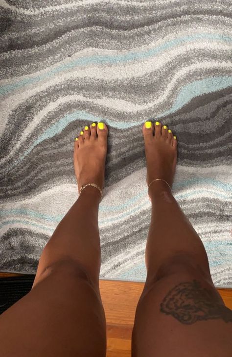 Black Feet Nails Pedicures, Summer Pedicure Colors 2023, Pedicure Pictures, Pretty Pedicures, Feet Nail Design, Pedicure Colors, Foot Pedicure, Gel Toe Nails, Summer Toes