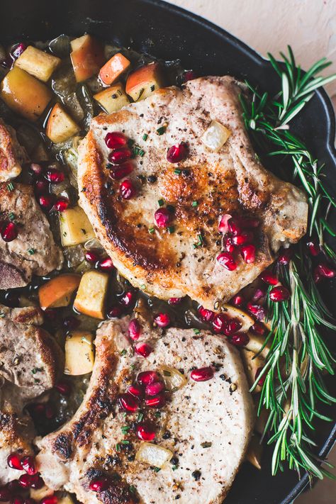 Apple Rosemary Pork Chops Warm Comfort Food, Rosemary Pork Chops, Crockpot Steak, Crockpot Pork Chops, Pork Steak, Pork Cutlets, Cold Night, Pork Loin, Winter Food