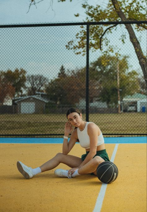 Basketball Court Photoshoot Ideas, Basketball Court Fashion Shoot, Outdoor Basketball Photoshoot, Basketball Court Shoot, Basketball Court Photoshoot, Basketball Editorial, Basketball Pose, Basketball Photoshoot, Basketball Shoot