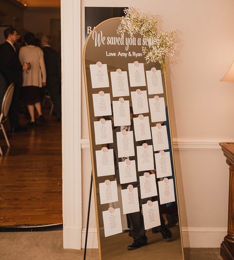 Using a mirror to display your seating chart adds a touch of sophistication to your wedding decor. It's a creative and stylish way to guide your guests to their seats. 💫✨ #MirrorSeatingChart #WeddingDecor #ElegantTouch Photography: @marygorryphotography Venue: @starmountforest Coordinator: Social Conceptions Guest List Mirror Wedding, Wedding Seating Chart Mirror, Wedding Sitting Chart, Guest Seating Ideas, Wedding Mirror Seating Chart, Winter Wedding Table Decorations, Seating Chart Ideas, Mirror Seating Chart, Winter Wedding Table