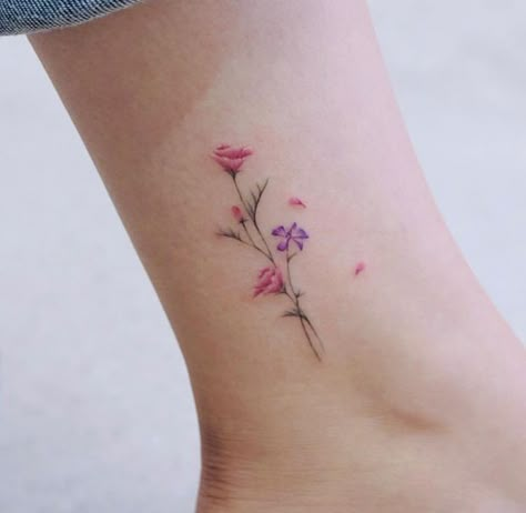 Simple Flower Tattoo Color, Micro Floral Tattoo, Floral Foot Tattoos For Women, Mini Flower Tattoos, Pink Flower Tattoo, Pretty Flower Tattoos, Tiny Wrist Tattoos, Small Shoulder Tattoos, Cool Wrist Tattoos