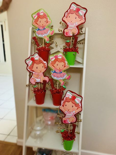 Strawberry Shortcake Baby Shower Ideas Centerpieces, Strawberry Shortcake Centerpieces, Strawberry Shortcake Party Supplies, Balloon Baby Shower Centerpieces, Baby First Birthday Themes, Showers Ideas, Strawberry Shortcake Birthday, Strawberry Shortcake Party, Strawberry Baby