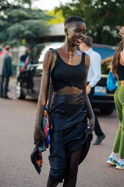 Adut Akech Aesthetic, Adut Akech Street Style, Adut Akech, Paris Couture Week, Week Outfits, Casual Couture, Models Off Duty Style, Paris Couture, Model Street Style