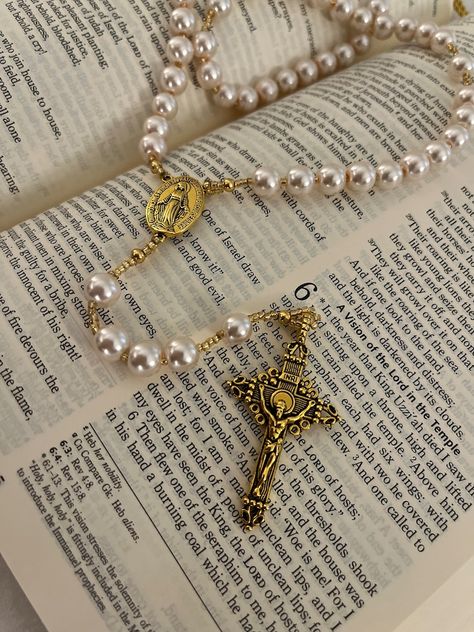 Custom Rosary Personalized Handmade Rosary for Wedding Communion Baptism Gift for Party Favor Catholic Gift Bride to Be Gift for Him or Her - Etsy Catholic Core, Christian Vision Board, Wedding Communion, Catholic Wallpaper, Dream Marriage, Animation Wallpaper, Rosary Jewelry, Custom Rosary, Christian Pictures