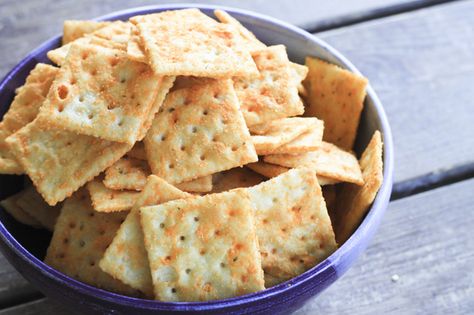 Cracker Seasoning, Crackers Appetizers, Pennsylvania Dutch Recipes, Snack Crackers, Ranch Mix, Saltine Crackers, Snack Dip, Cracker Snacks, Amish Recipes