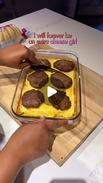 BLACK FOODIE FINDER ® on Instagram: "Meal Prepping Sausage, Egg, and Cheese Muffins for breakfast 😋⁣
⁣
It’s such little work, the eggs are SO freaking FLUFFY and cheesy, and it’s a great high-ish protein meal. 👀⁣
⁣
If tracking macros is your thing, these sandwiches have 37g of protein and 599 calories (-70 cals if you cut the cheese 🤭). ⁣
⁣
The ingredients are straightforward. All you need is:⁣
⁣
•6 eggs⁣
•1 cup of cottage cheese⁣
•Salt & Pepper⁣
•1lb of sausage⁣
•6 (or 12) slices of cheese⁣
•6 English muffins⁣
⁣
The sausage and eggs cook in the same amount of time so pop them in the oven on 350 for 15 minutes or until my eggs are done. Store in your fridge for up to 5 days or the freezer for about a months. ⁣
⁣
(via @brittneeciara )⁣
⁣
⁣
#BlackFoodieFinder⁣
⁣
—————————————————————⁣
𝗙? Cheese Egg Recipes, Eggs And Sausage Breakfast, Cheese Eggs Recipe, Sausage And Eggs, Sausage Egg And Cheese Muffins, Egg And Cheese Muffins, English Muffin Breakfast, Muffins For Breakfast, Minimalist Food