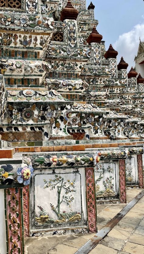 Wat Arun (Temple of Dawn), a Buddhist temple in Bangkok, Thailand, decorated with shells and porcelain mosaics. Image: @casa_veronica Wat Arun Temple, Thai Temple, Wat Arun, Buddhist Temple, Porcelain Mosaic, Traditional Architecture, Bangkok Thailand, Laos, Bangkok