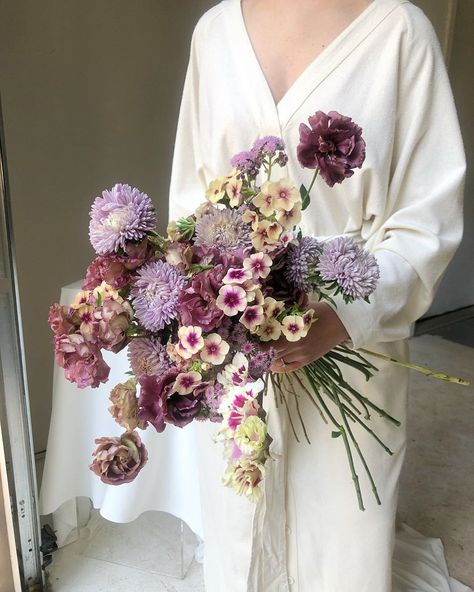 Ashley Fox Designs on Instagram: “More dusty violet requests please ☂️ image @heathertrachsel  wrap dress @shopidun  100% locally grown @tcflowerexchange  @humblepiefarmer” Asymmetrical Bouquet Wedding, Purple Bouquet Flowers, Dusty Lavender Wedding, Vintage Purple Wedding, Purple Flowers Wedding, Whimsical Bouquet, Violet Bouquet, White And Purple Flowers, Lavender Bridal Bouquet