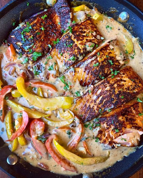 Diane Morrisey's Blackened Salmon in Cajun Cream Sauce Anna Chwistek, Quick And Healthy Dinner Ideas, Best Salmon Recipe, Cajun Sauce, Healthy Dinner Ideas, Bell Pepper Recipes, Healthy Salmon Recipes, Salmon Pasta, Dump Meals