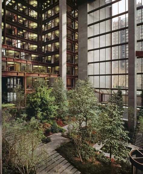 (STÄNGT TILL 2018) The Ford Foundation Atrium, Roche Dinkeroo & Dan Kiley, 1440 Broadway Atrium Landscape, Atrium Garden, Foundation Building, New York Landmarks, Nyc Interior Design, Ford Foundation, Internal Courtyard, Landscape Elements, Dawn And Dusk