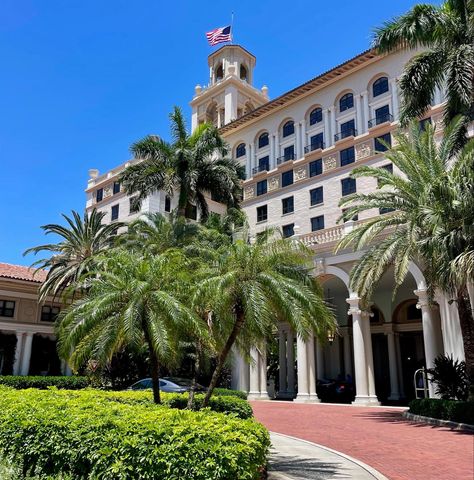 The breakers palm beach, so pretty love this place! Palm Beach Aesthetic, The Breakers Palm Beach, Breakers Palm Beach, Dream College, The Breakers, Disney World Trip, Beach Aesthetic, Spring Break, Palm Beach