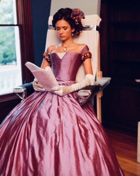 1800s Dresses, Katherine Dress, Katherine Pierce Outfits, Moda Medieval, Vampire Diaries Outfits, Katerina Petrova, Vampire Diaries Wallpaper, Period Dress, Vampire Diaries Funny