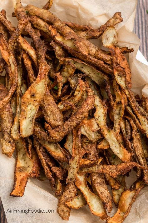 Air Fryer Potato Peelings | Air Frying Foodie Potato Skins Easy, Crispy Potato Skins, Air Fry Potatoes, Air Fryer Potato, Easy Air Fryer Recipes, Crunchy Potatoes, Leftover Potatoes, Potato Skin, Air Fryer Oven Recipes