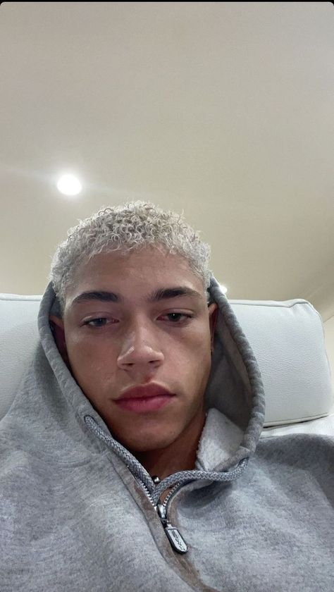 Lightskin Haircuts, Pax Davis, Men Hair Color, Cool Blonde, Mens Outfit Inspiration, Buzz Cut, Instagram Foto, Pretty People, Beautiful People