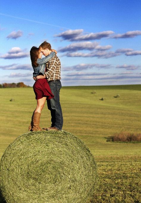 Country engagement photo.  Hay bale. Southern Outdoor Wedding, Country Engagement Photos, Hay Field, Country Engagement Pictures, Country Couple, Couple Engagement Pictures, Engagement Photos Country, Wedding Engagement Pictures, Country Engagement