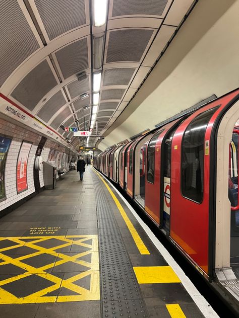 underground | subway | london | London Subway, Underground Subway, Underground Railroad, White Subway Tile, London Underground, Westminster, Train, London