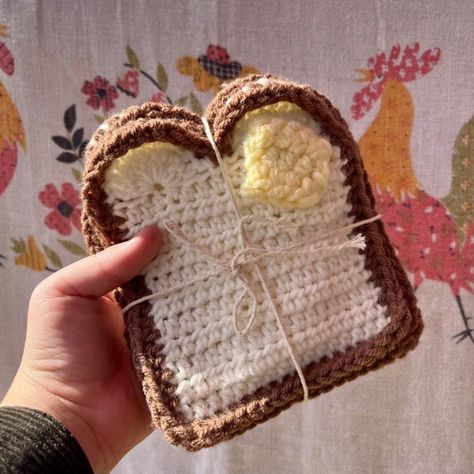 Cute Crochet Food, Bread Crochet, Crochet Bread, Coasters Cute, Food Crochet, Buttered Toast, Laura Wood, Toasters, Crochet Food